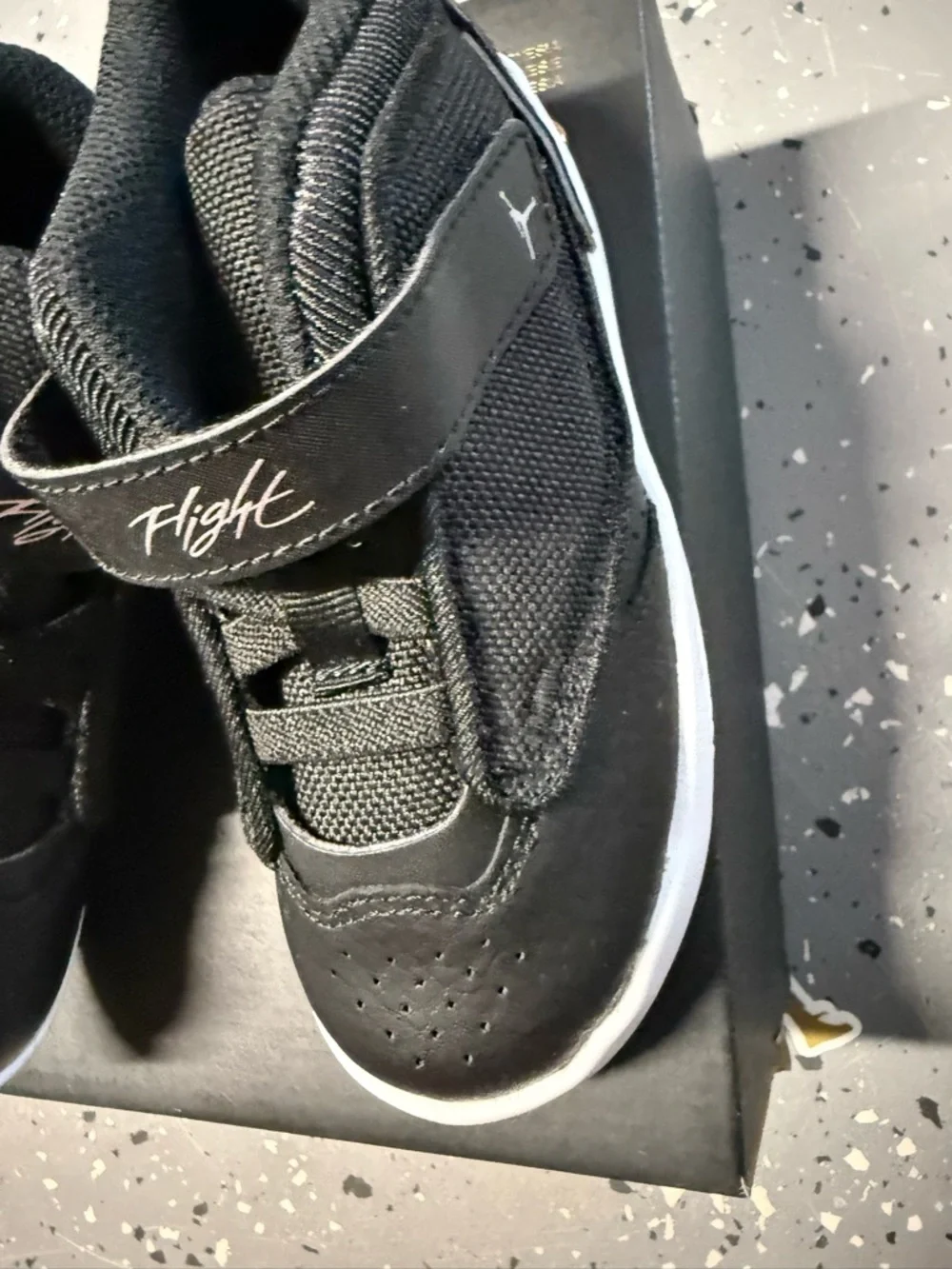 New boys Sz 9 Jordan Kids' Black & White Strap Shoes - Picture 7 of 7